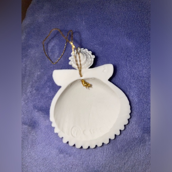 Vintage Miniature Angel Wreath Shell Ornament by Margaret Furlong 1995 - Picture 8 of 11